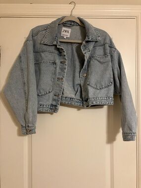 ZARA Cropped Light Wash Denim Jacket in Pale Blue Size XS